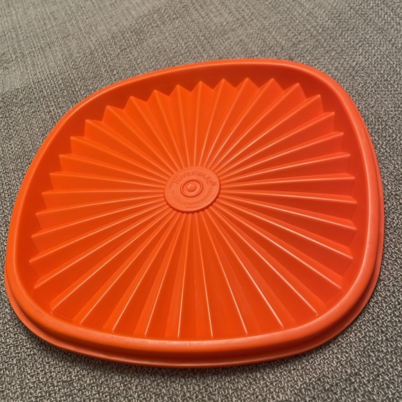 Vintage Tupperware Orange Servalier Lid in Good Condition Square 6 1/2” x 6 1/2” - Picture 8 of 8